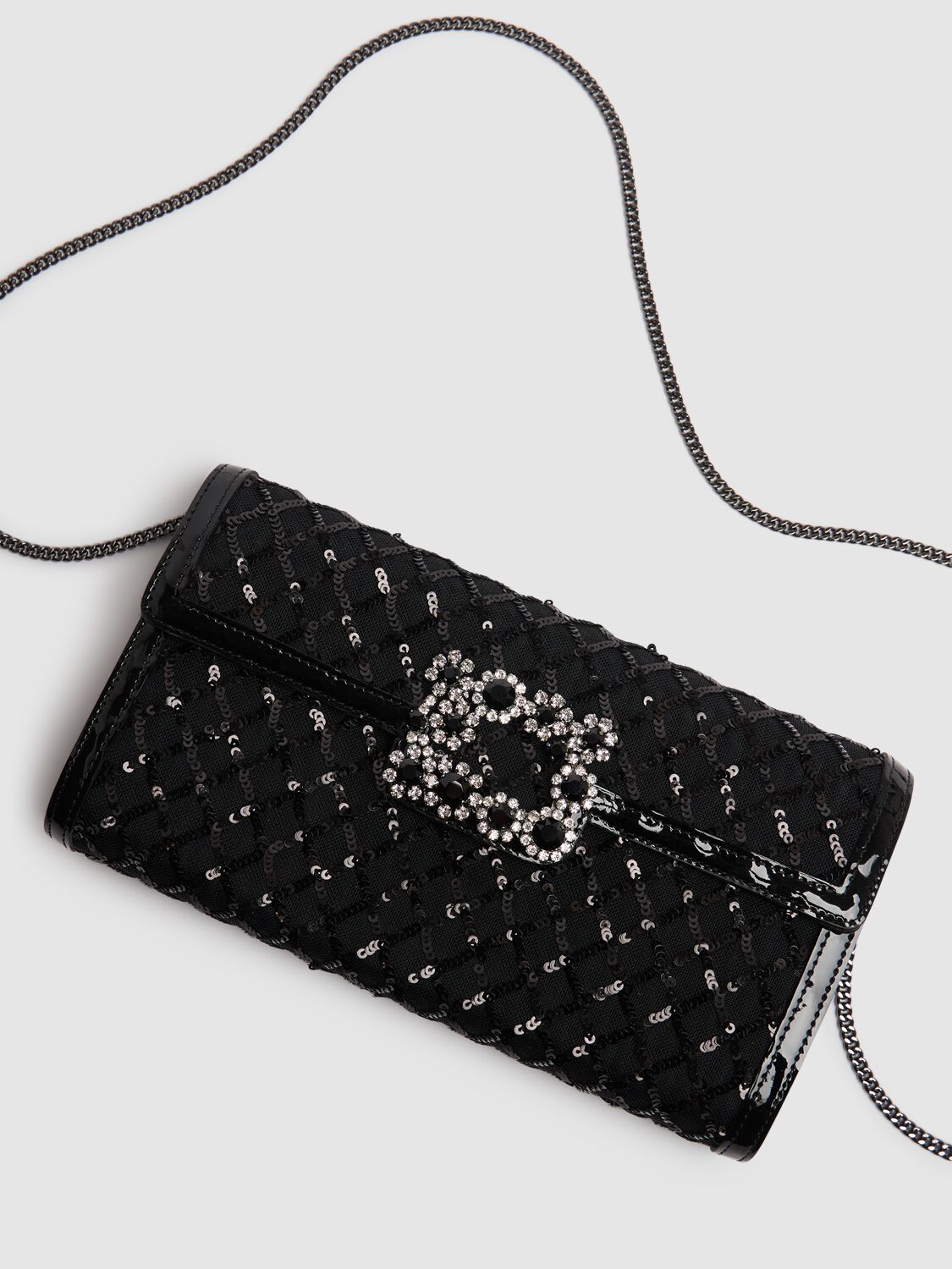 Roger Vivier Envelope Flower Buckle Clutch In 黑色