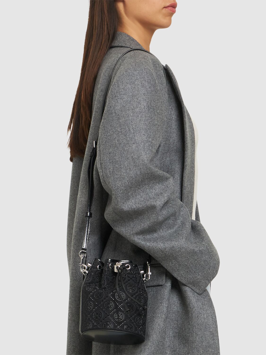 Tory Burch T-letter Pattern Decorative Mini Bucket Bag In Black