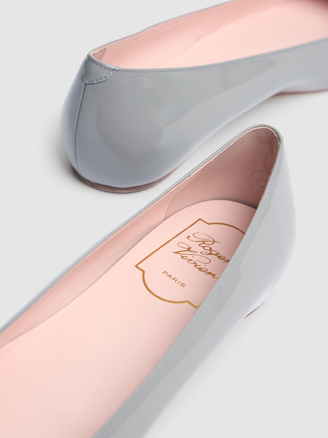 Roger Vivier 10mm Trompette Patent Leather Flats In Grey