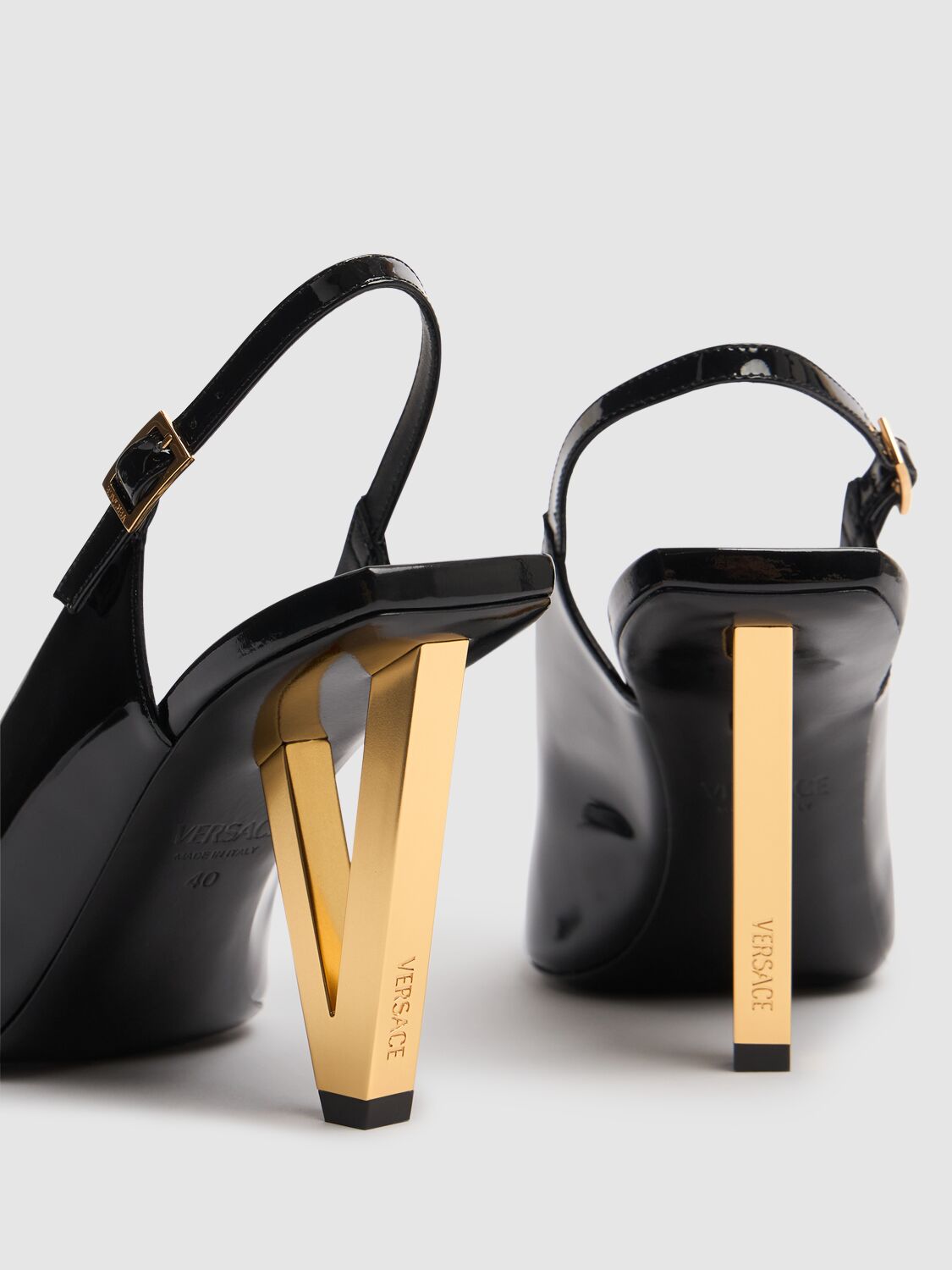 Versace Black V2025 Patent Slingback 85 Mm Heels In Black