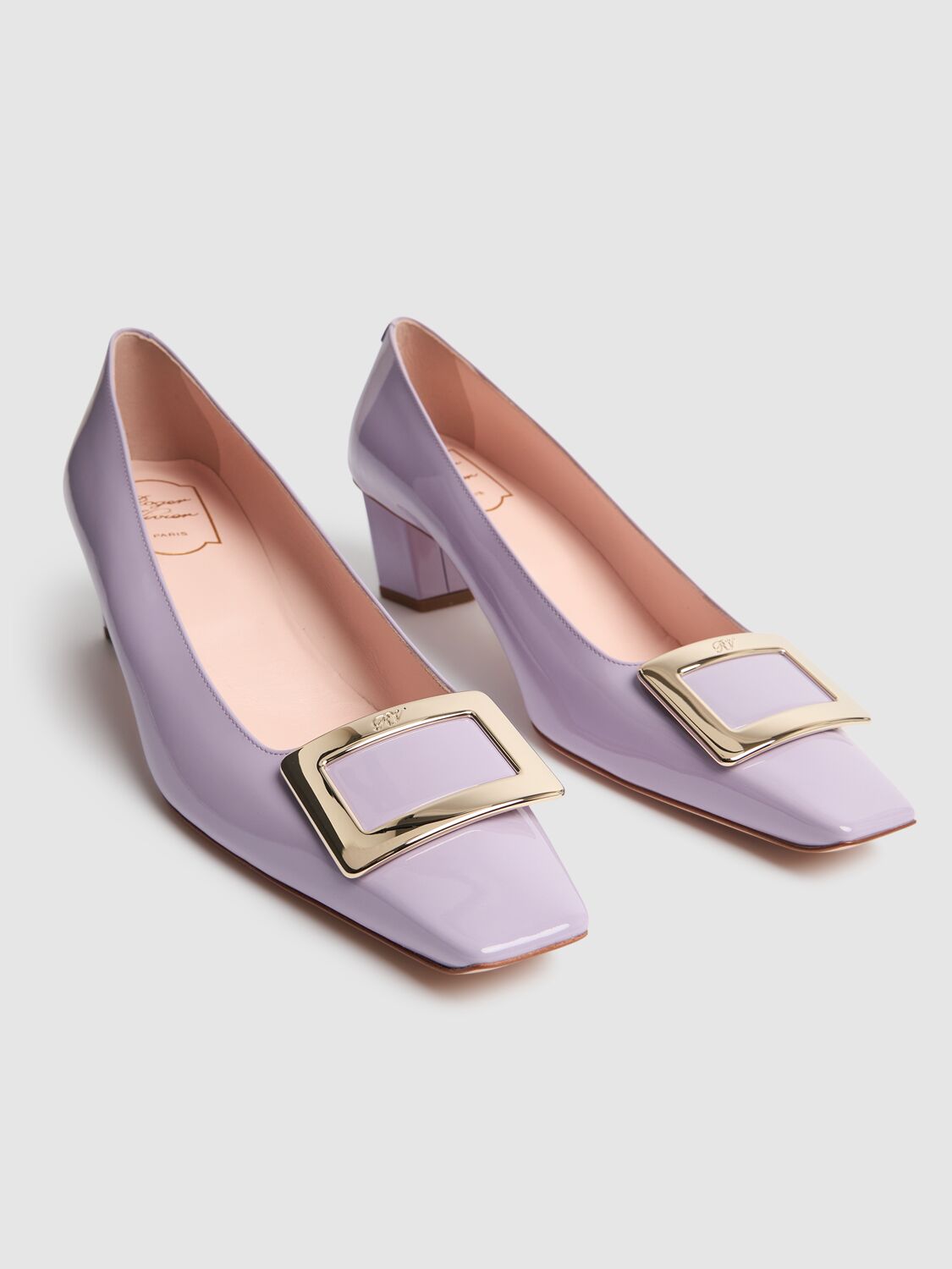 Roger Vivier Trompette Metal Buckle Pumps In Patent Leather In Lilac