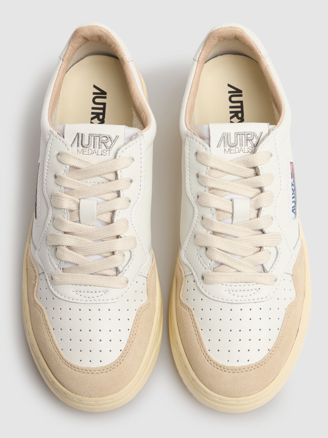 YO様　ドゥーズィエムクラス　AUTRY MEDALIST LOW 37 Autry Medalist Low Sneakers In White And Black Leather And