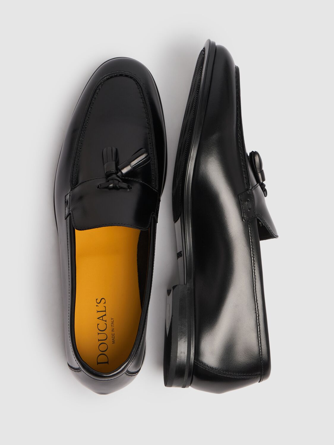Doucal's Slip-on Loafers With Tassel Detail In Smooth Leather In Black
