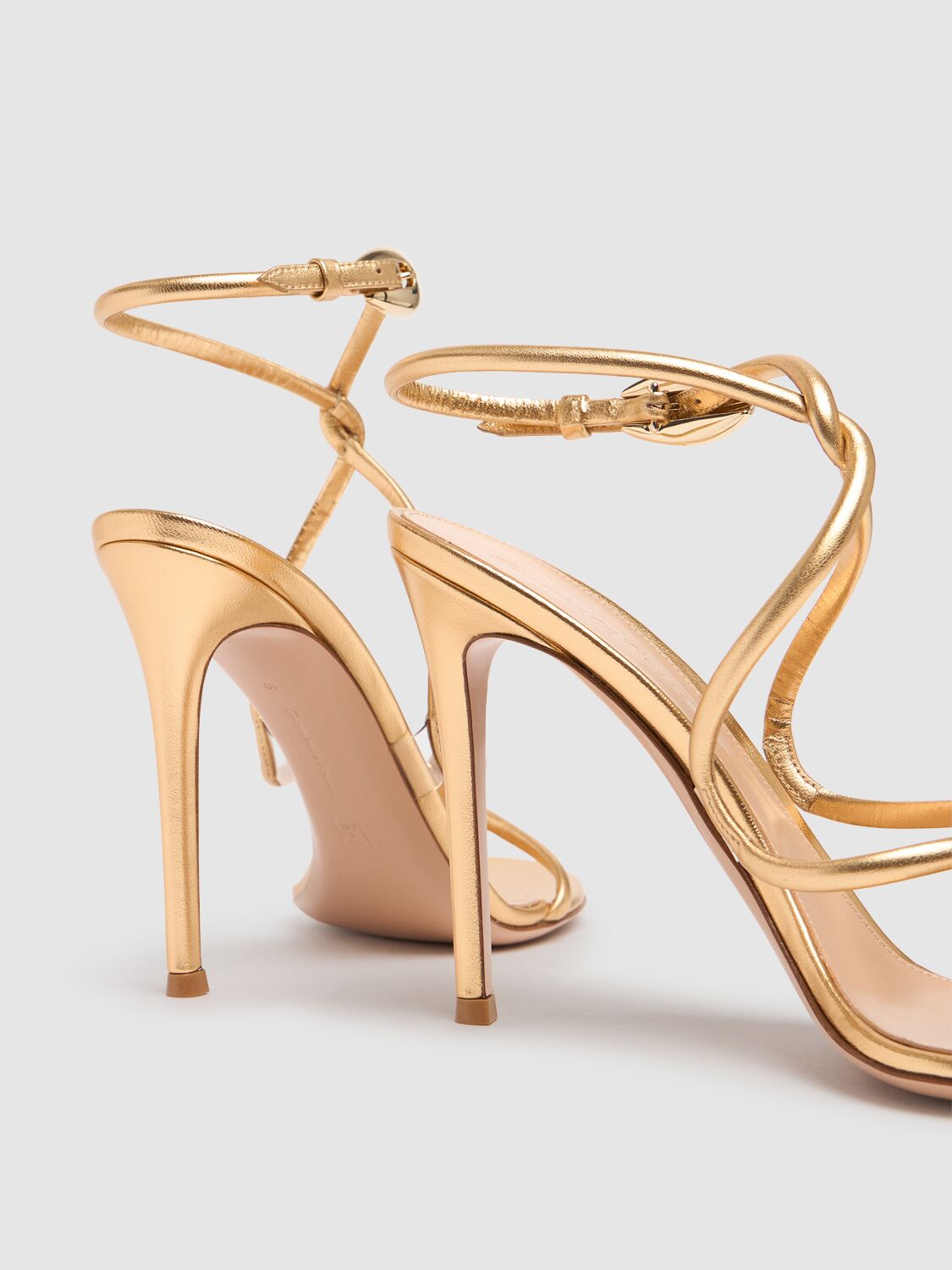 Gianvito Rossi Mamba 85 Metallic Finish Open Toe Sandals In Gold