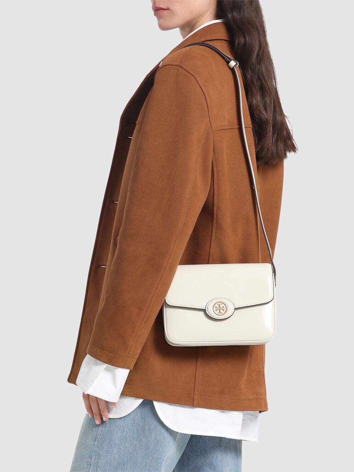 Shop Tory Burch Robinson Convertible Shoulder Bag In Shea Butter