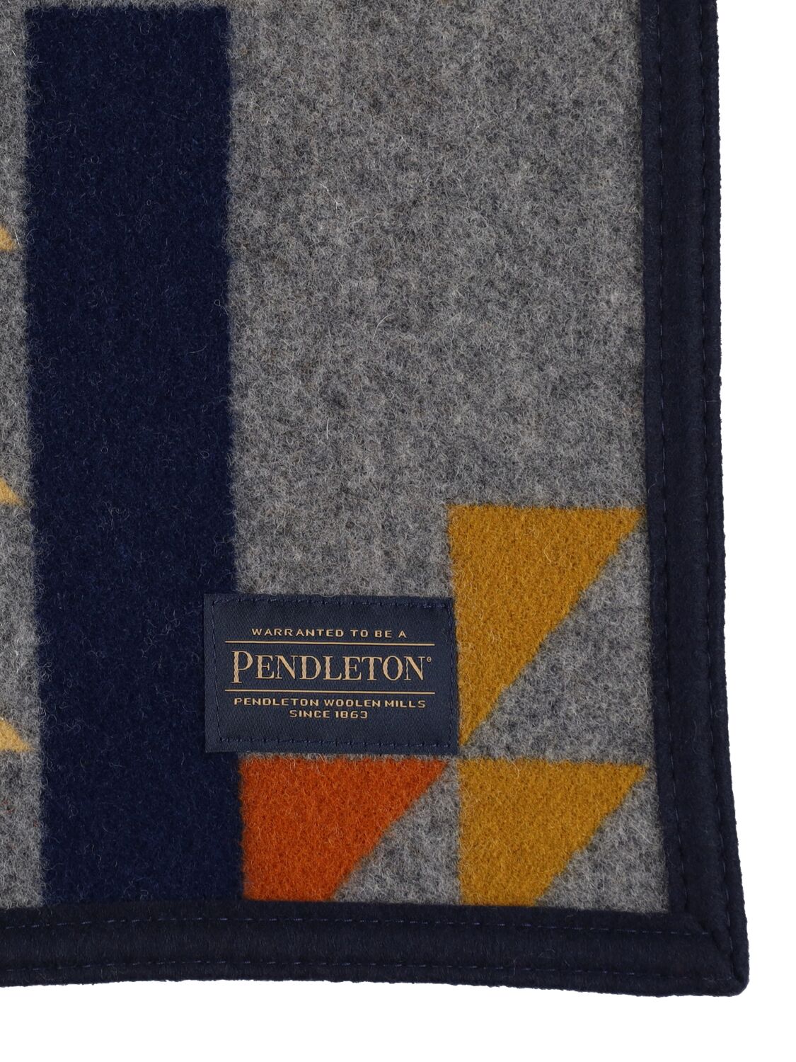 Pendleton Woolen Mills Spider Rock Napped Jacquard Throw In Grey