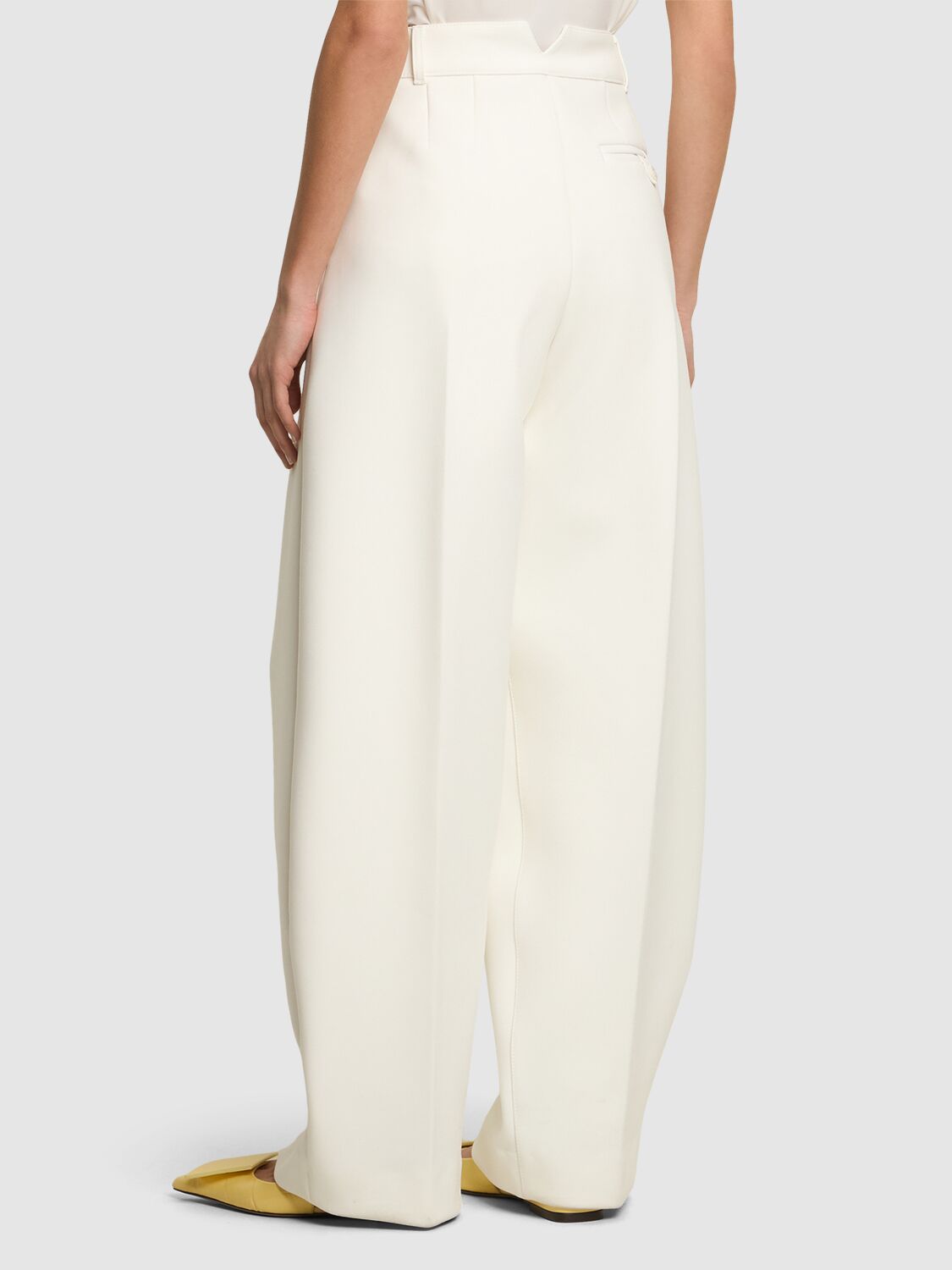 JACQUEMUS Le Pantalon Ovalo High Rise Pants - side view in White