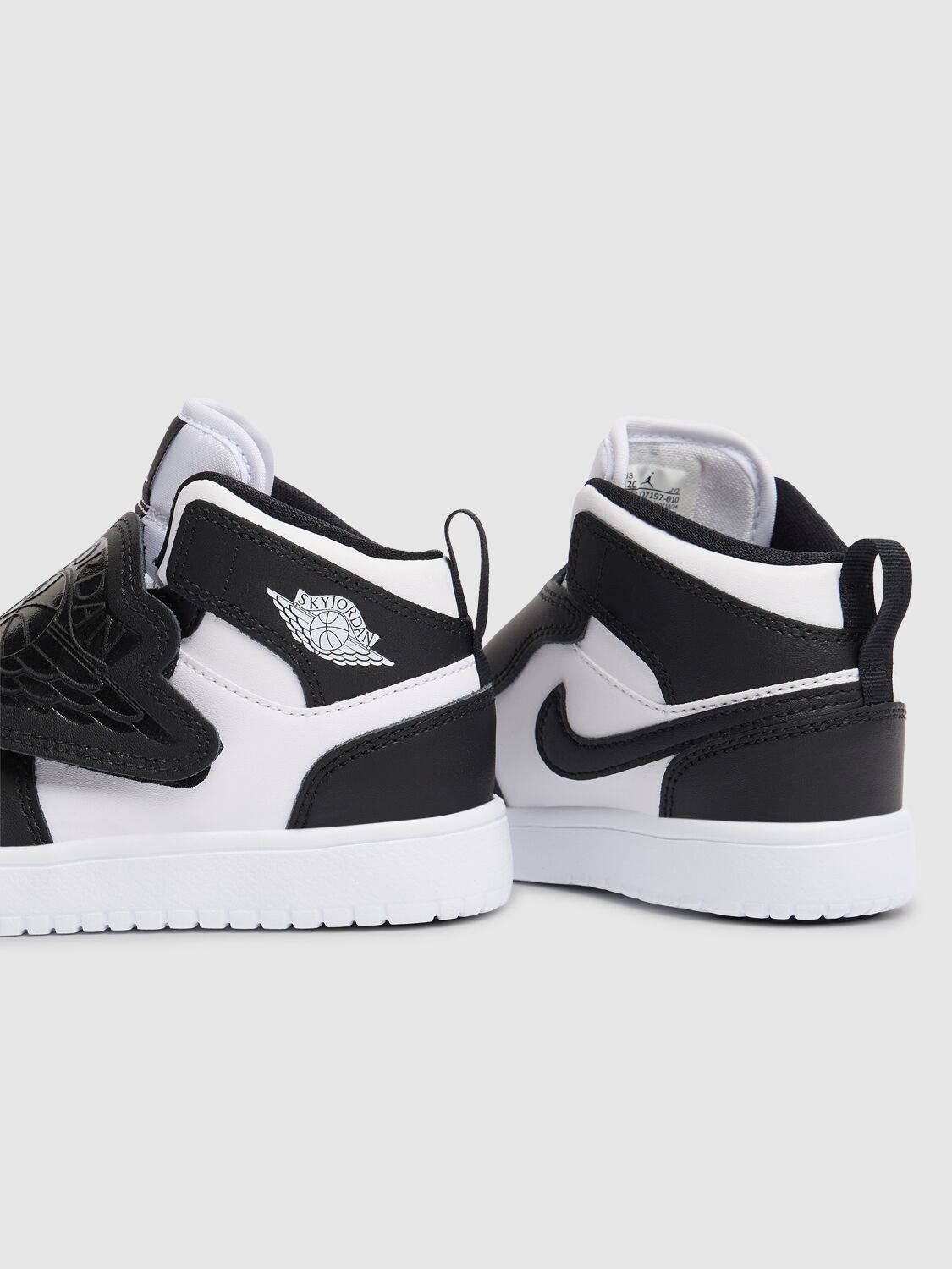 Jordan Sky  1 Sneakers In Black/white