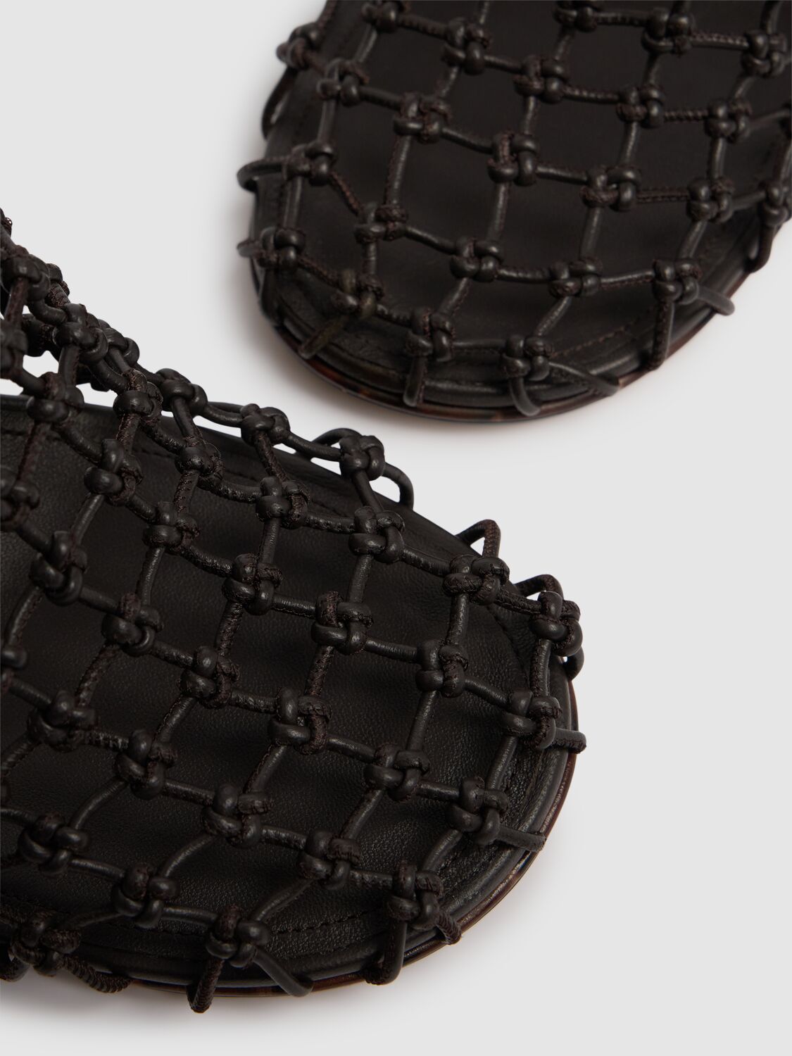 Jacquemus Les Doubles Tresses Croc-embossed Wedge Mules In 深棕色