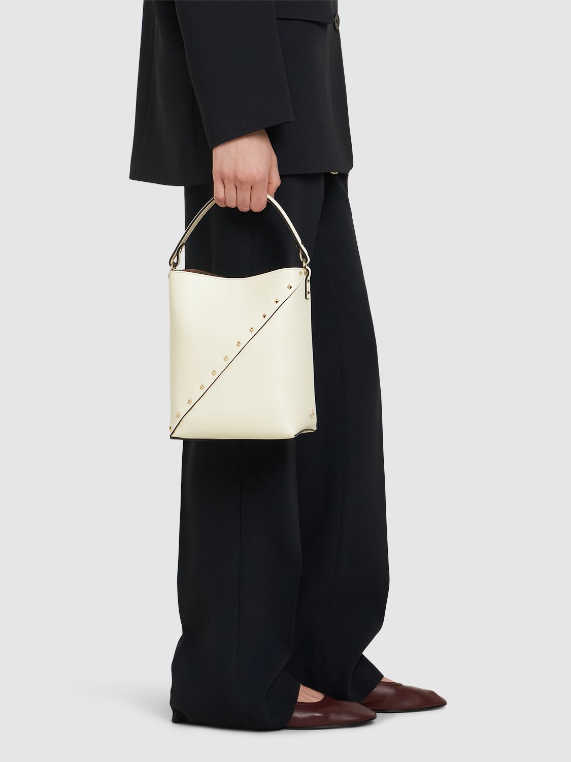 Small Rockstud Wispy レザーバケットバッグ