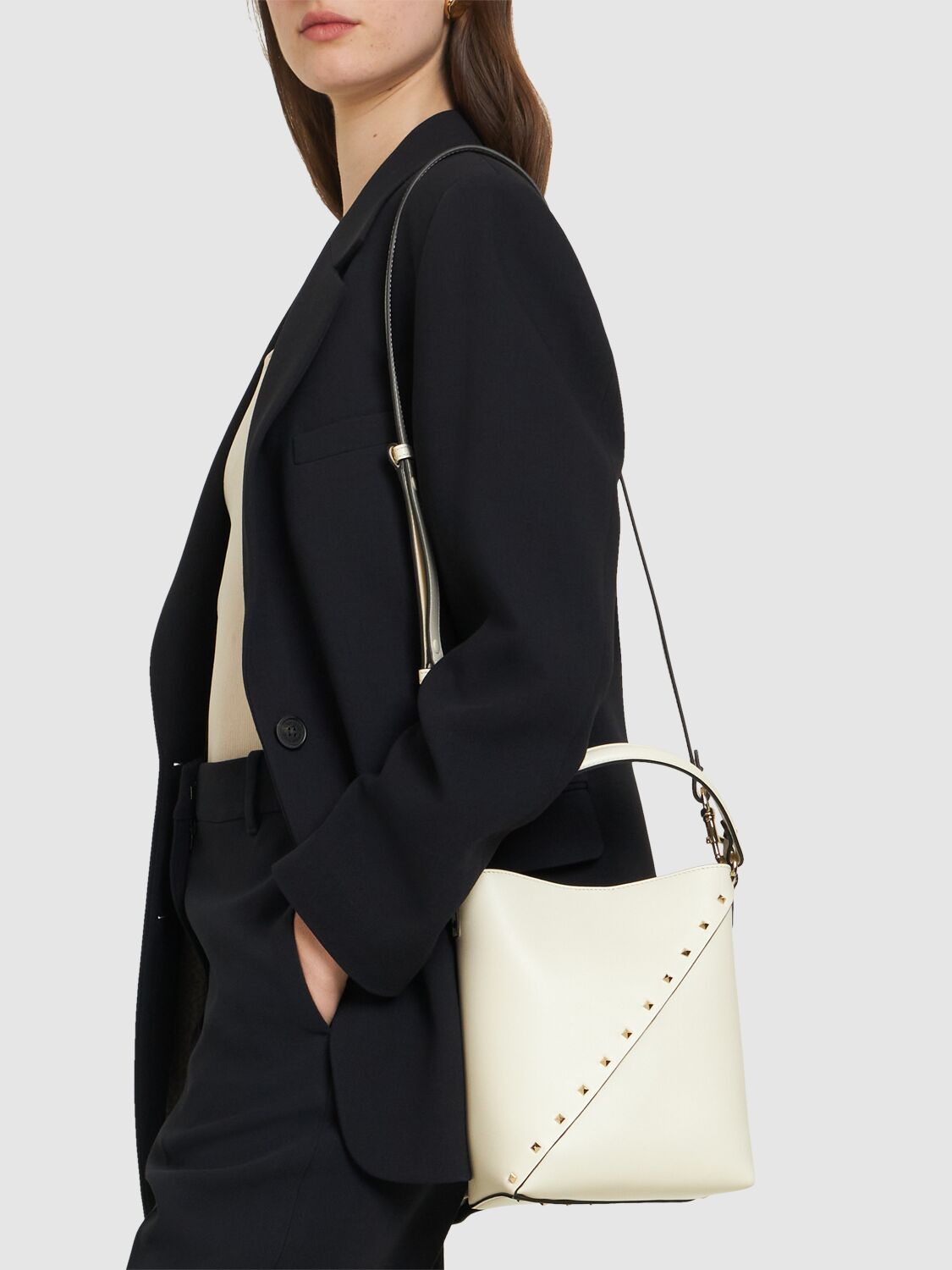 Small Rockstud Wispy レザーバケットバッグ