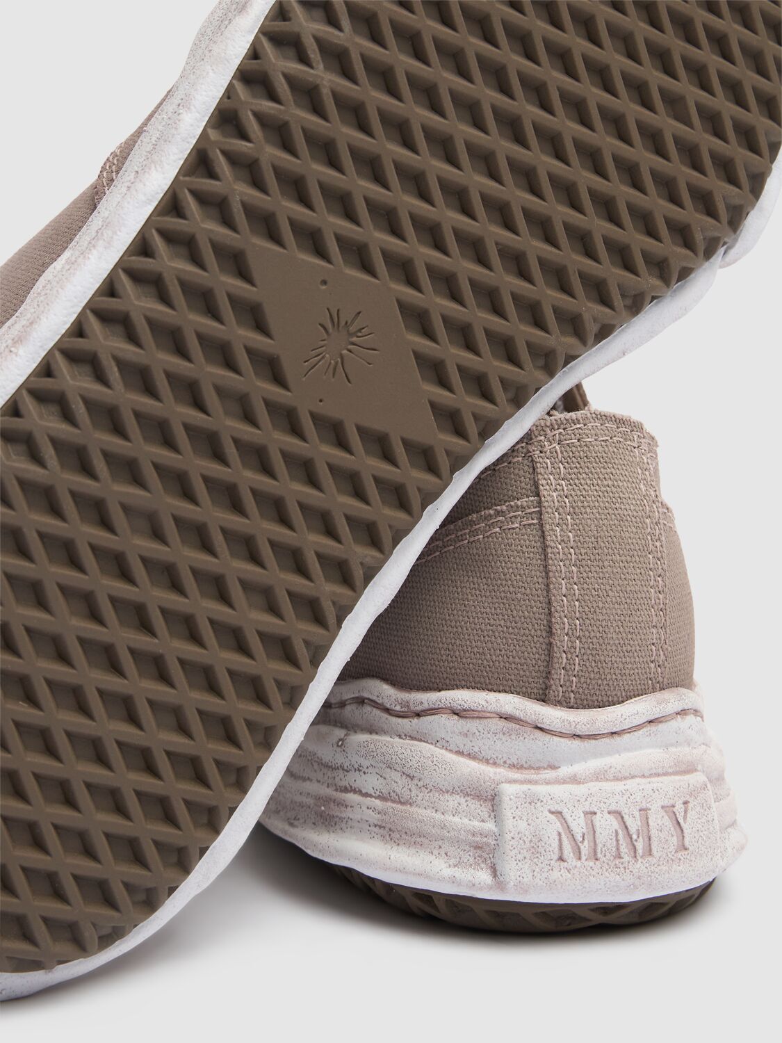 Miharayasuhiro Maison Mihara Yasuhiro Hank Low Og Canvas Sneaker In Gray