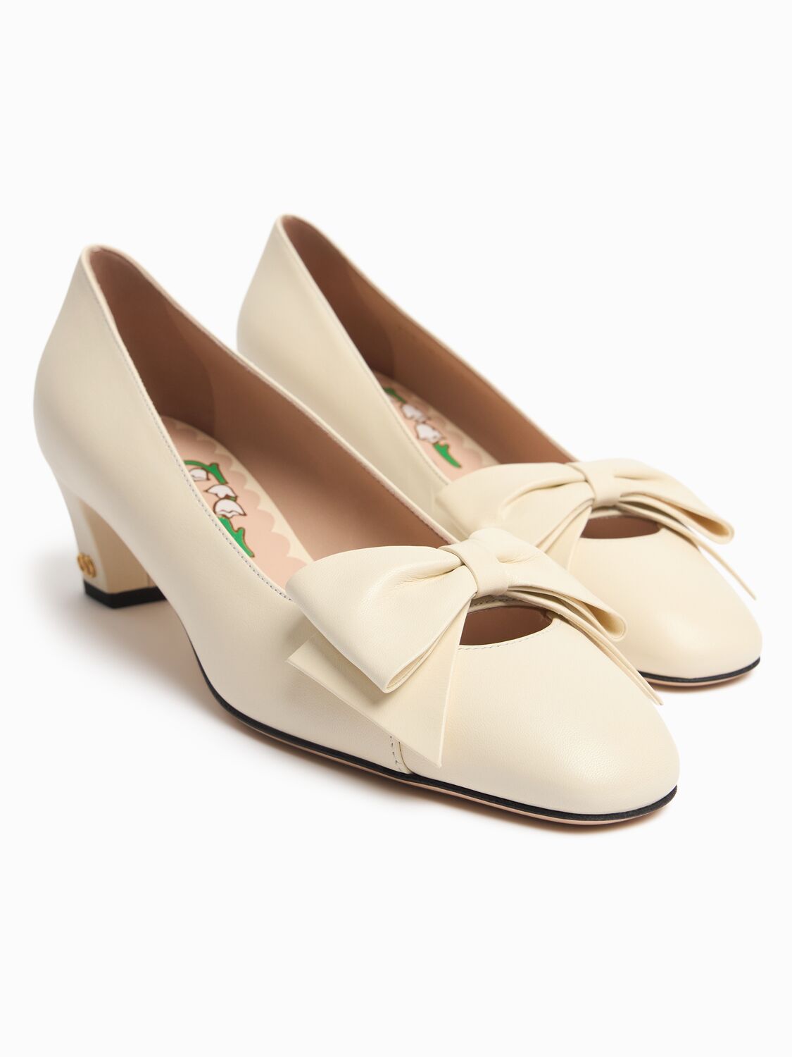 Valentino Garavani Ivory Leather Bowow Pumps In Neutral