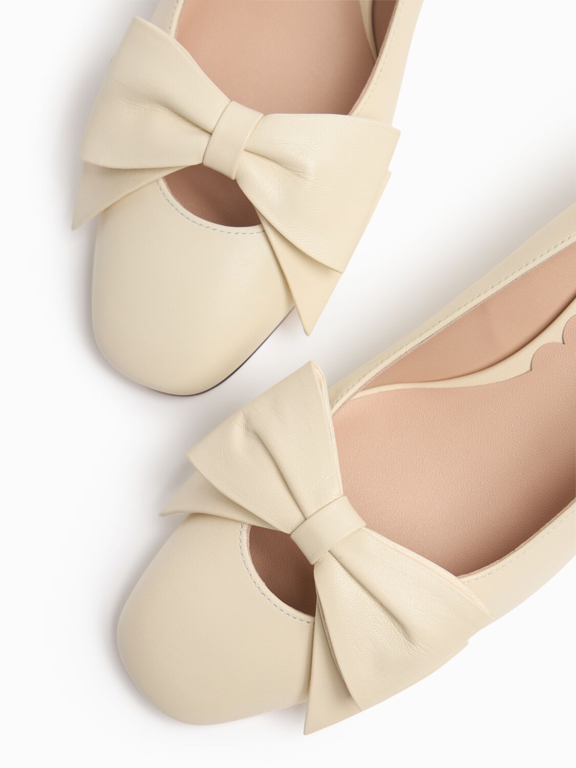 Valentino Garavani Ivory Leather Bowow Pumps In Neutral