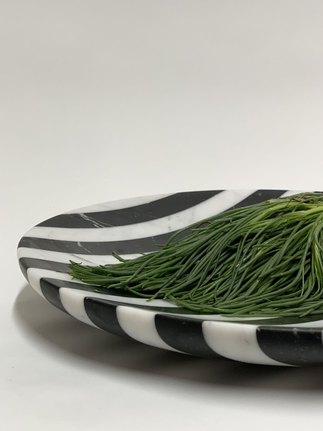 Editions Milano Alice Marble Bowl In Black,white