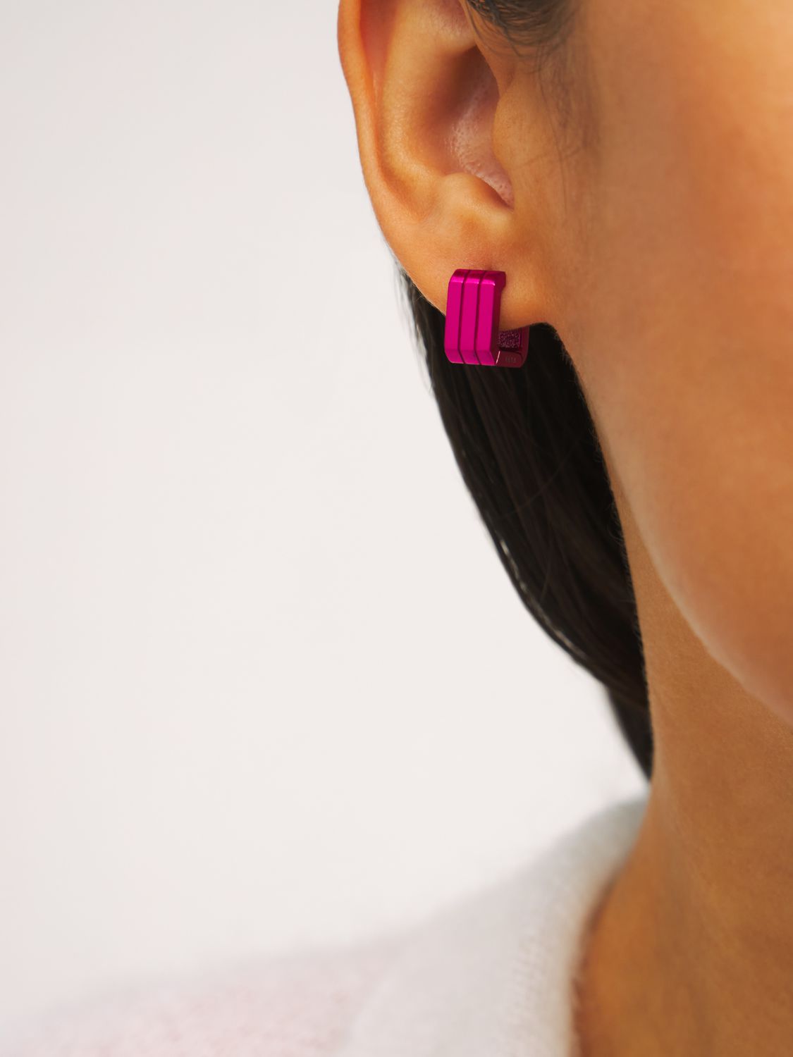 Mini 18kt Gold Square Mono Earring