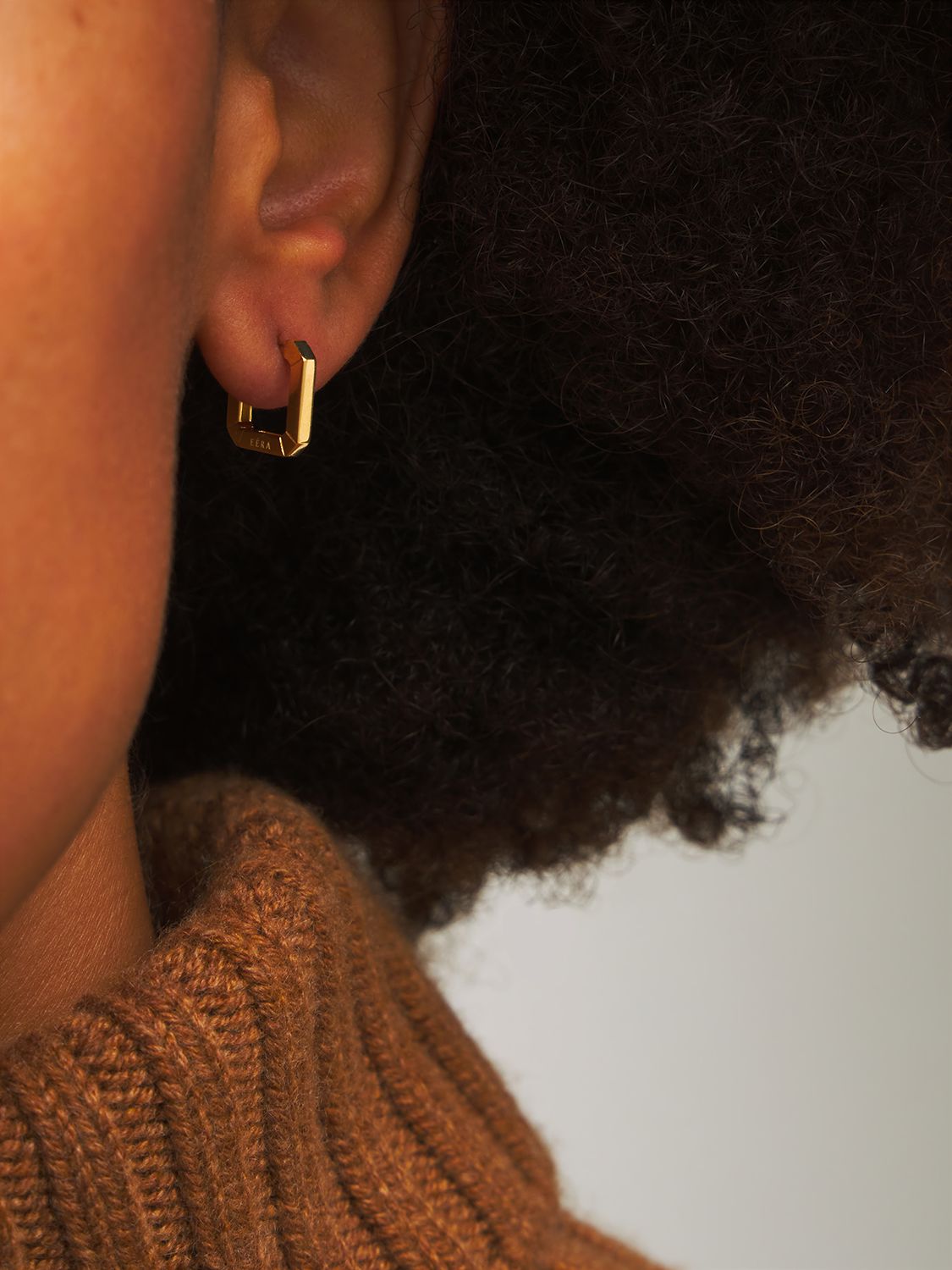 Mini Eéra 18kt Gold Square Mono Earring