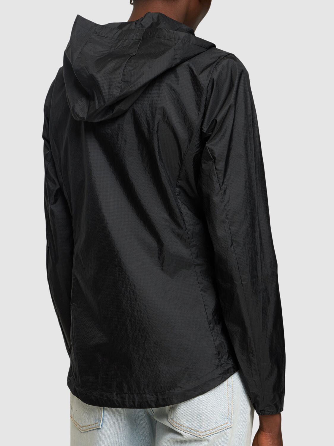 Non-detachable hood. Front zip closure. Logo details. Water repellant . Fair Trade Certified™ sewn - 7