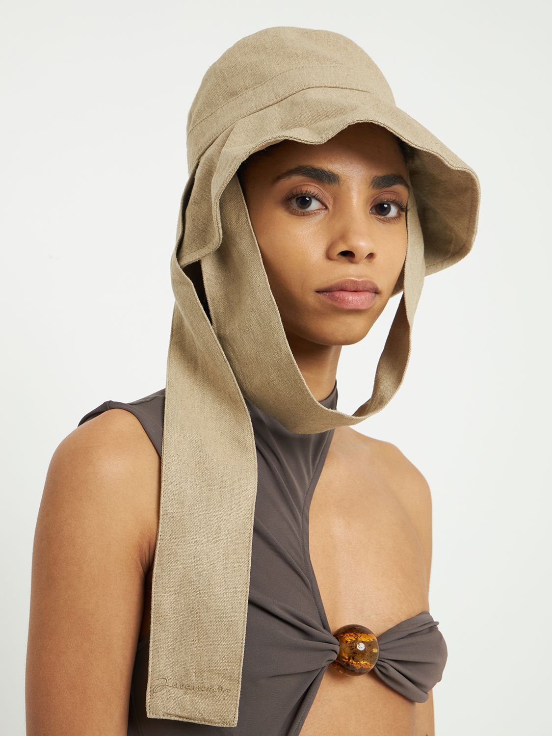 JACQUEMUS Le Bob Bando Linen Bucket Hat | Smart Closet