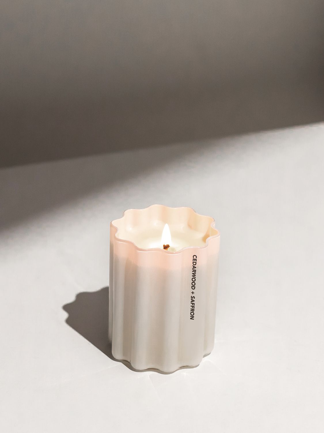 FAZEEK CEDARWOOD & SAFFRON WAVE CANDLE 