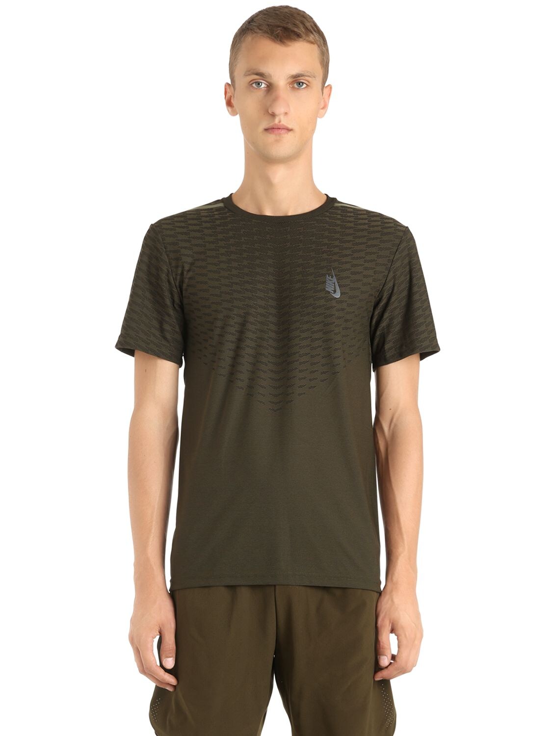 nikelab essentials tee