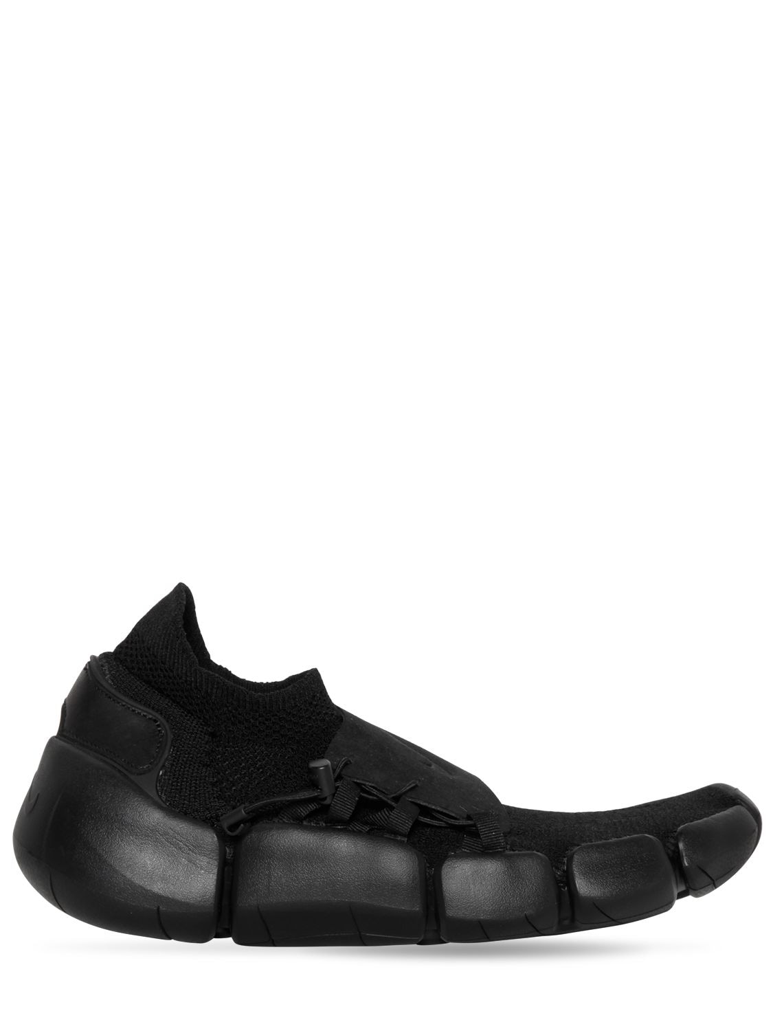 Nike Footscape Flyknit Dm Sneakers In Black
