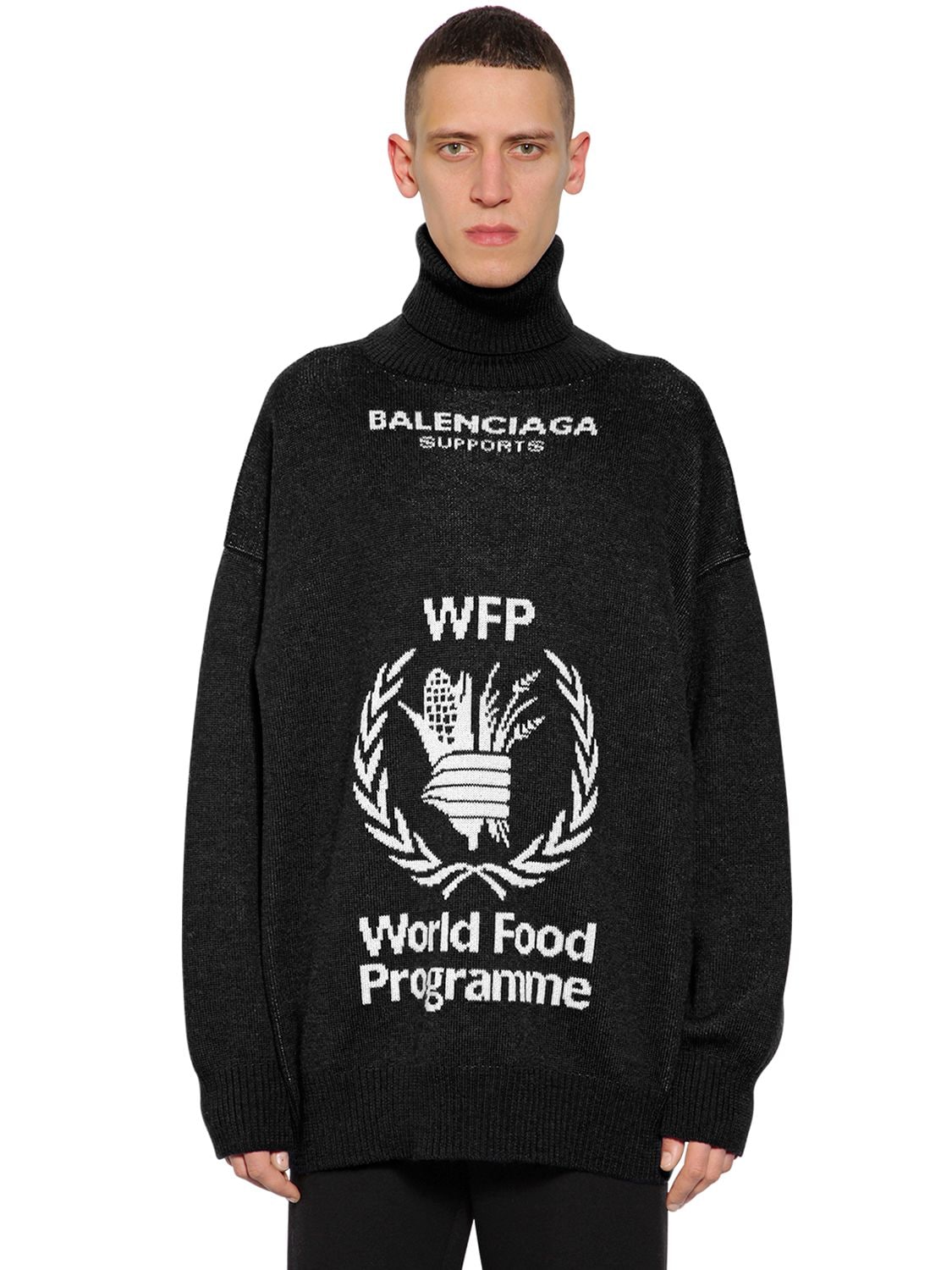 skjorte Uhøfligt Gylden Balenciaga World Food Programme Turtleneck Sweater In Black | ModeSens