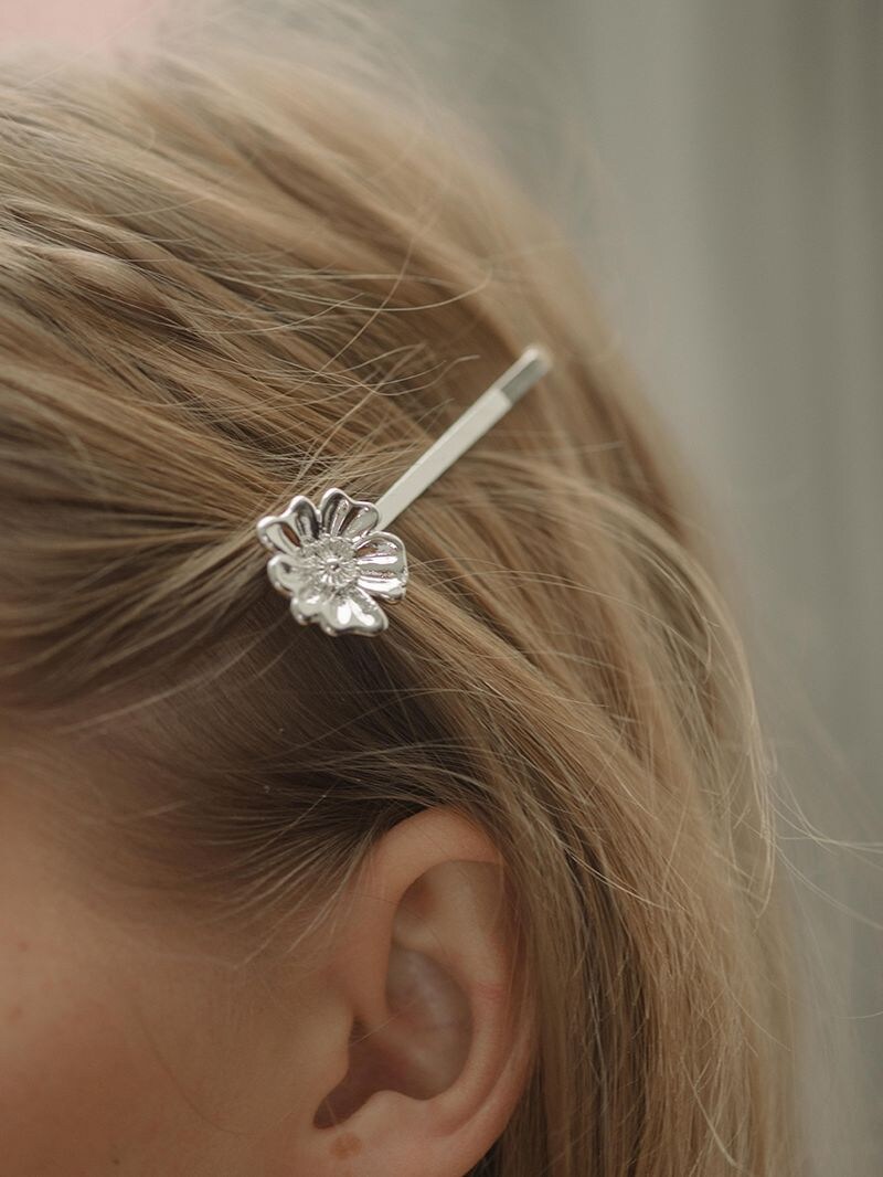 Aym Set Of 2 Poppy Flower Hair Pins In Silver
