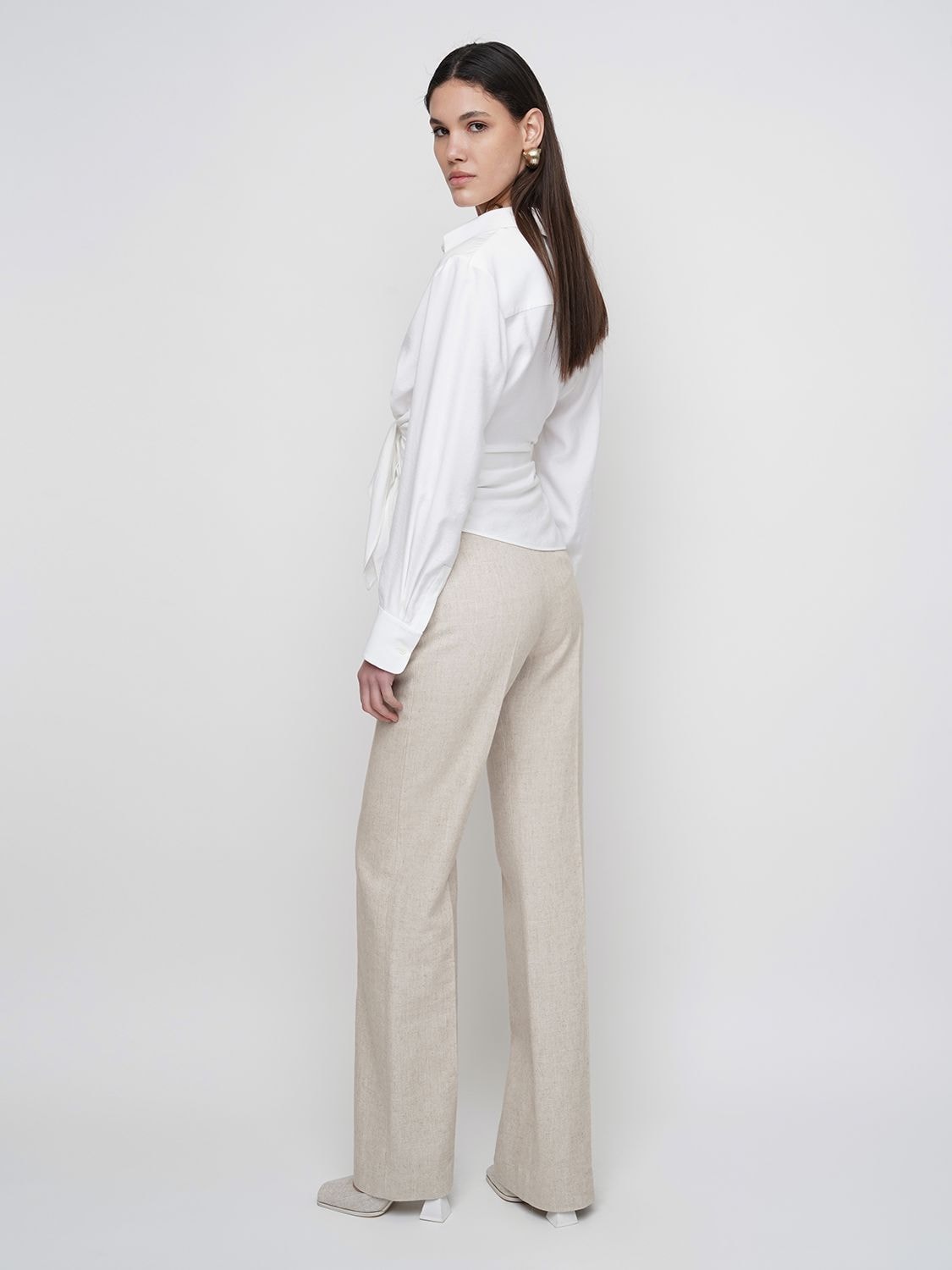Shop Jacquemus La Chemise Bahia Knotted Shirt In Ivory