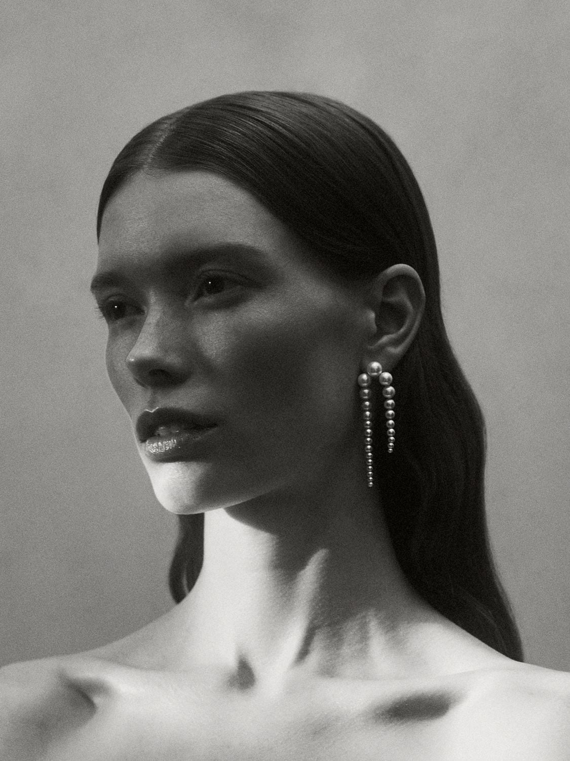 Shop Sophie Bille Brahe Lx Perle Nuit Mono Earring In Pearl