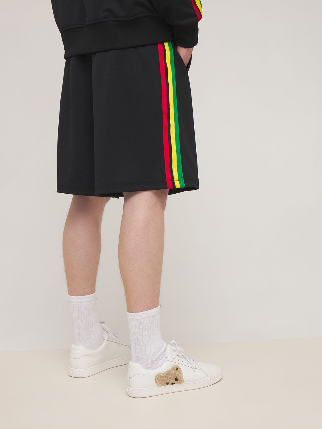 palm angels logo印花运动短裤 in black white | modesens