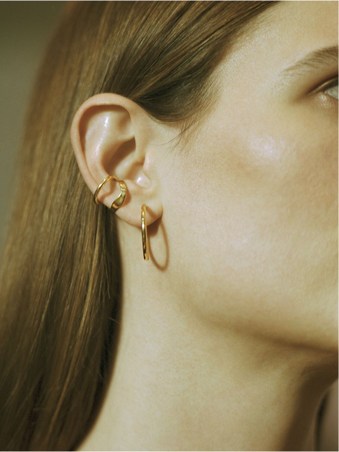 Maria Black Ripples Ear Cuff In Gold