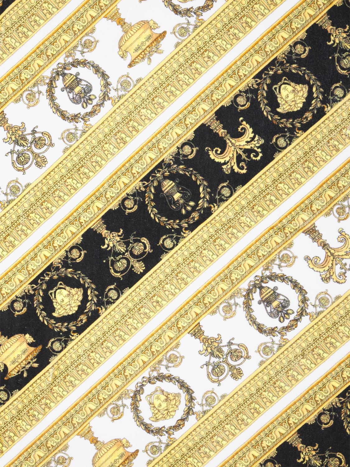 Versace Heart Baroque Towel In Multicolor