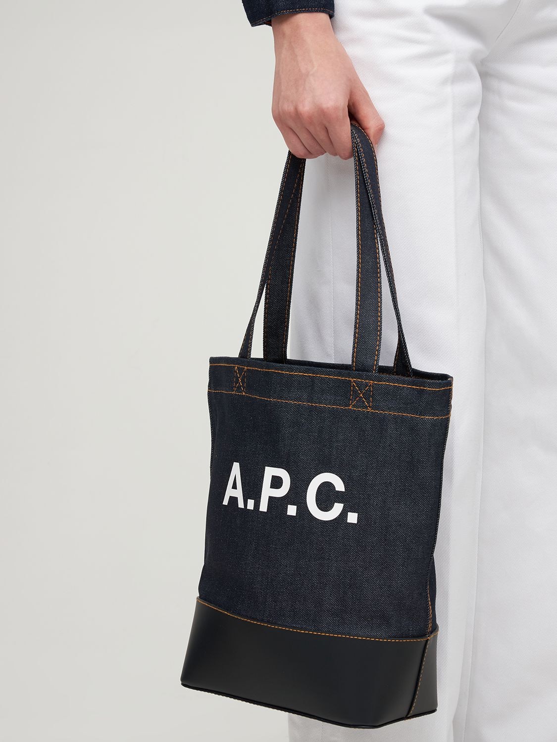 A.P.C.のトートバッグ レザー・キャンバスの選択肢 | Coordinate Graph