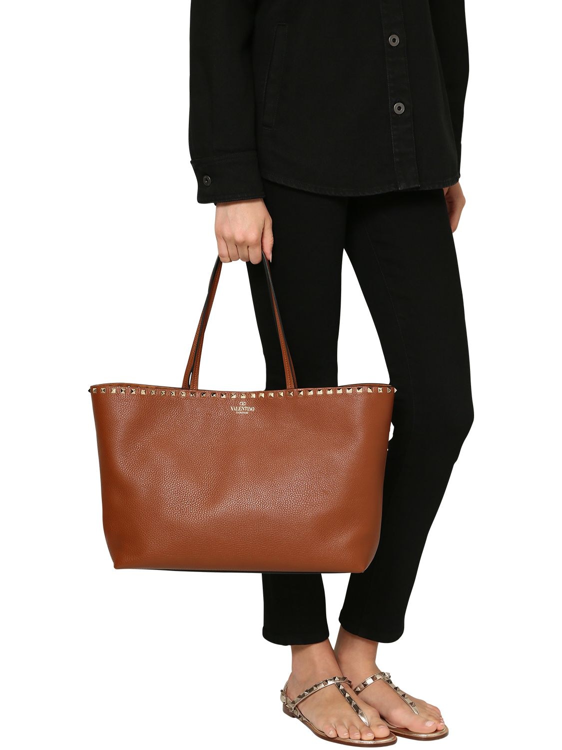 Shop Valentino Large Rockstud Leather Tote In Selleria
