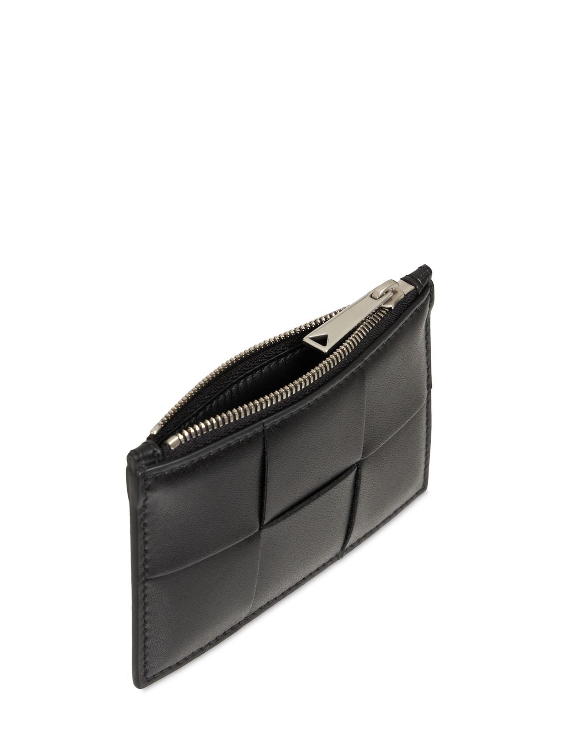 Shop Bottega Veneta Cassette Leather Zipped Card Case In Schwarz