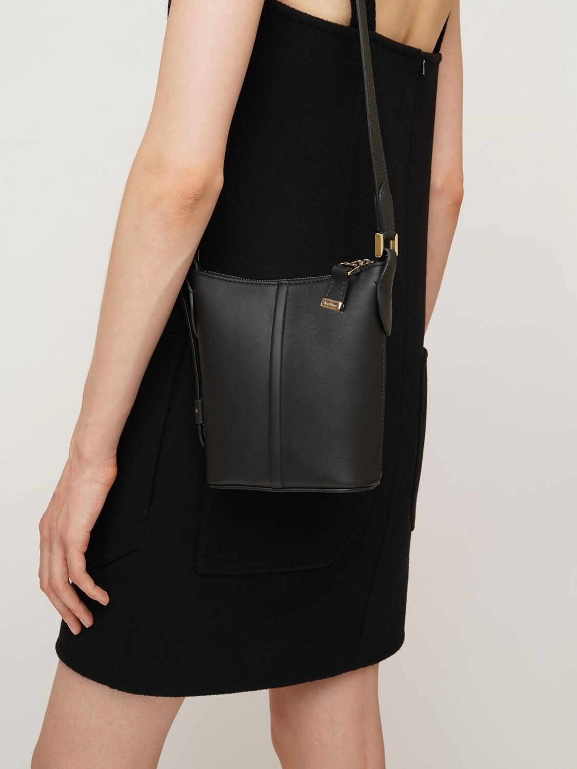 Max Mara Riviers Leather Shoulder Bag In Black | ModeSens