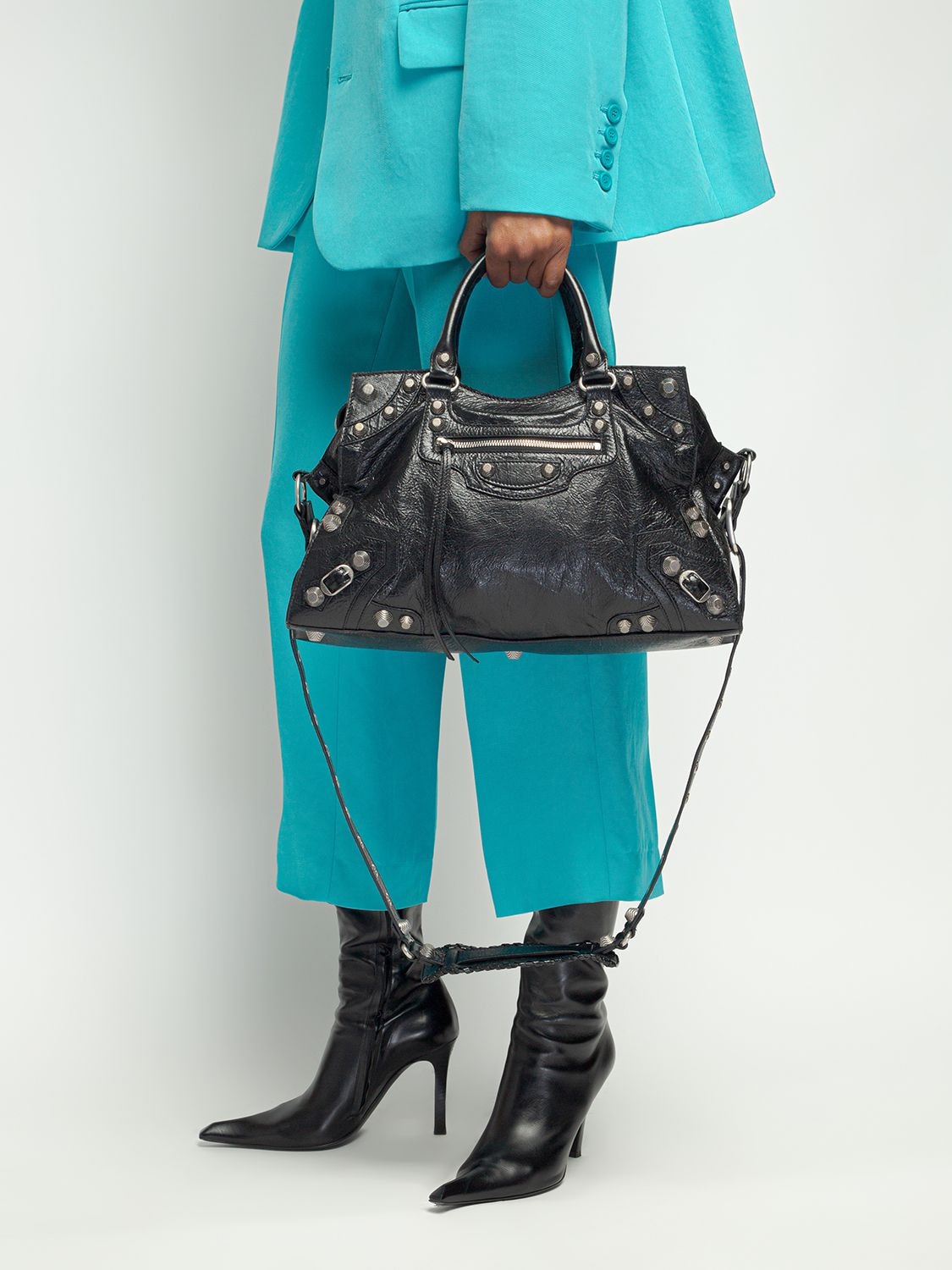 Shop Balenciaga Neo Cagole City Leather Shoulder Bag In Чёрный