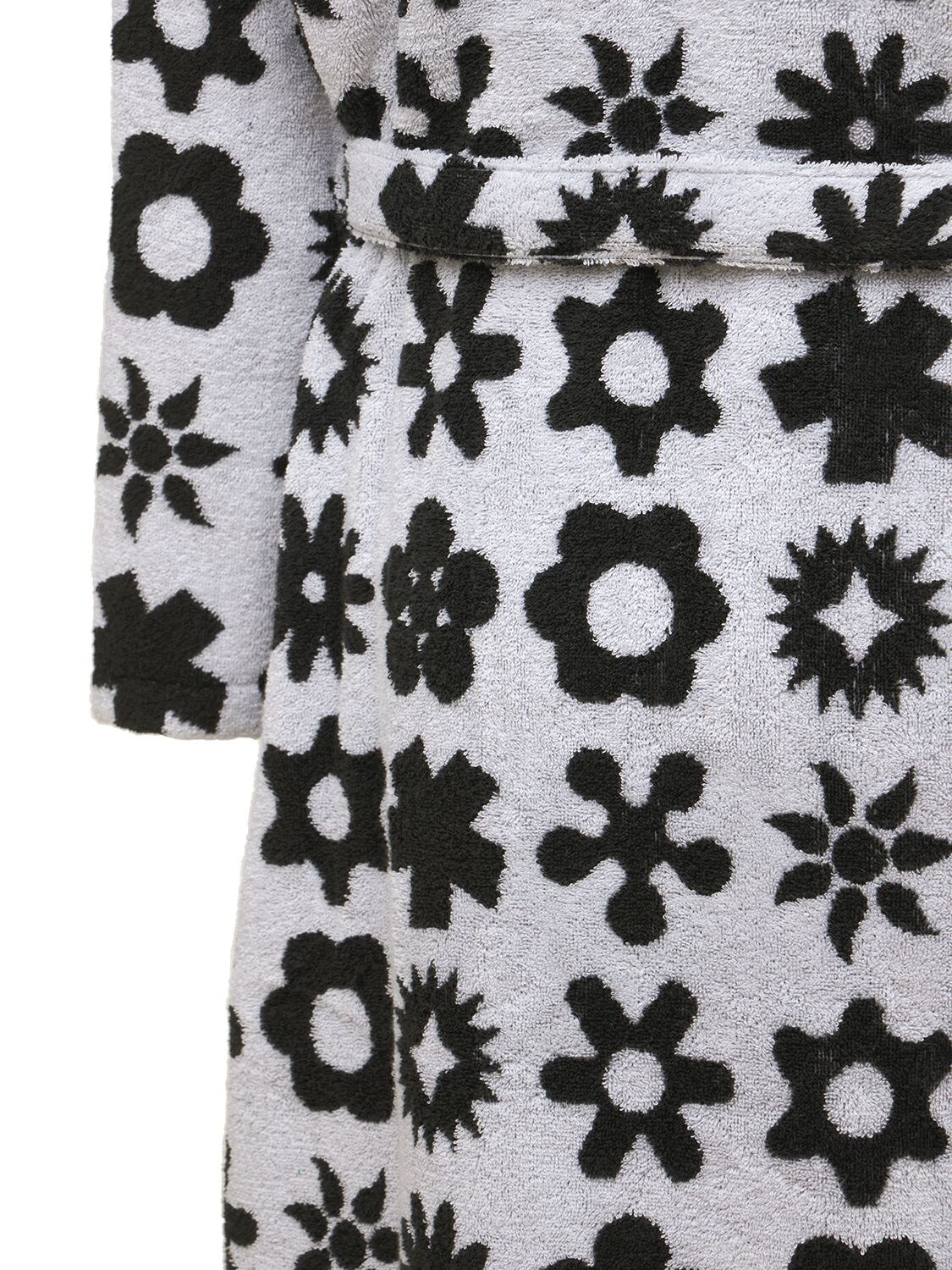 Shop Dusen Dusen Flower Bathrobe In White,black