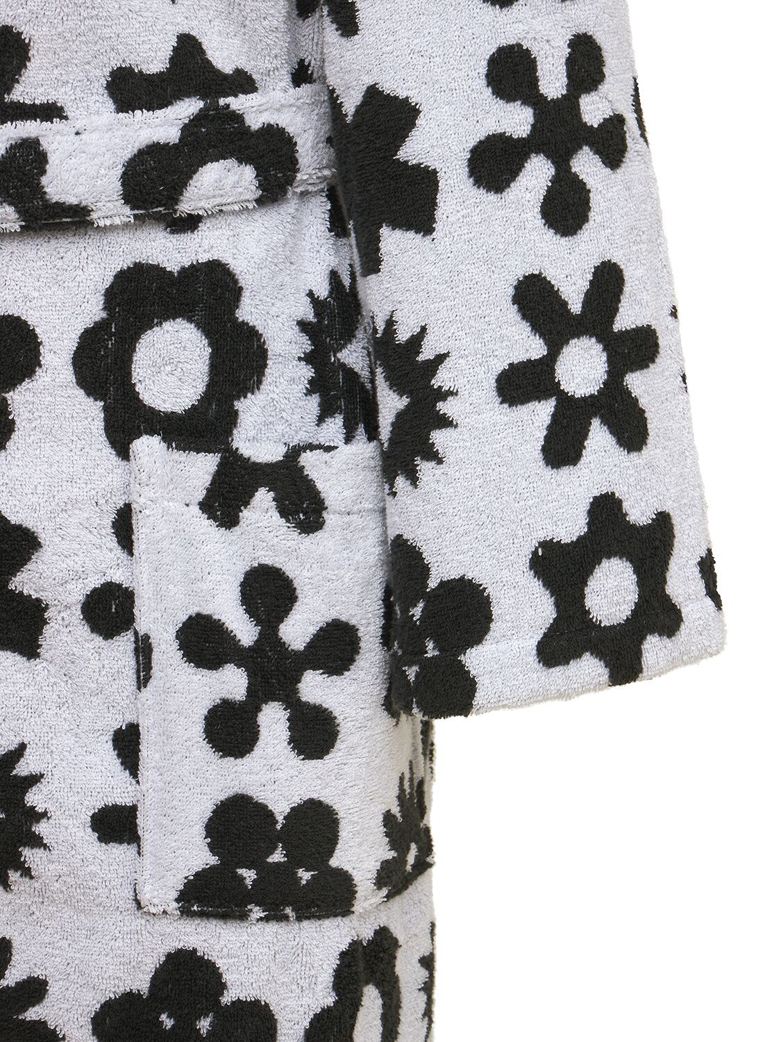 Shop Dusen Dusen Flower Bathrobe In White,black