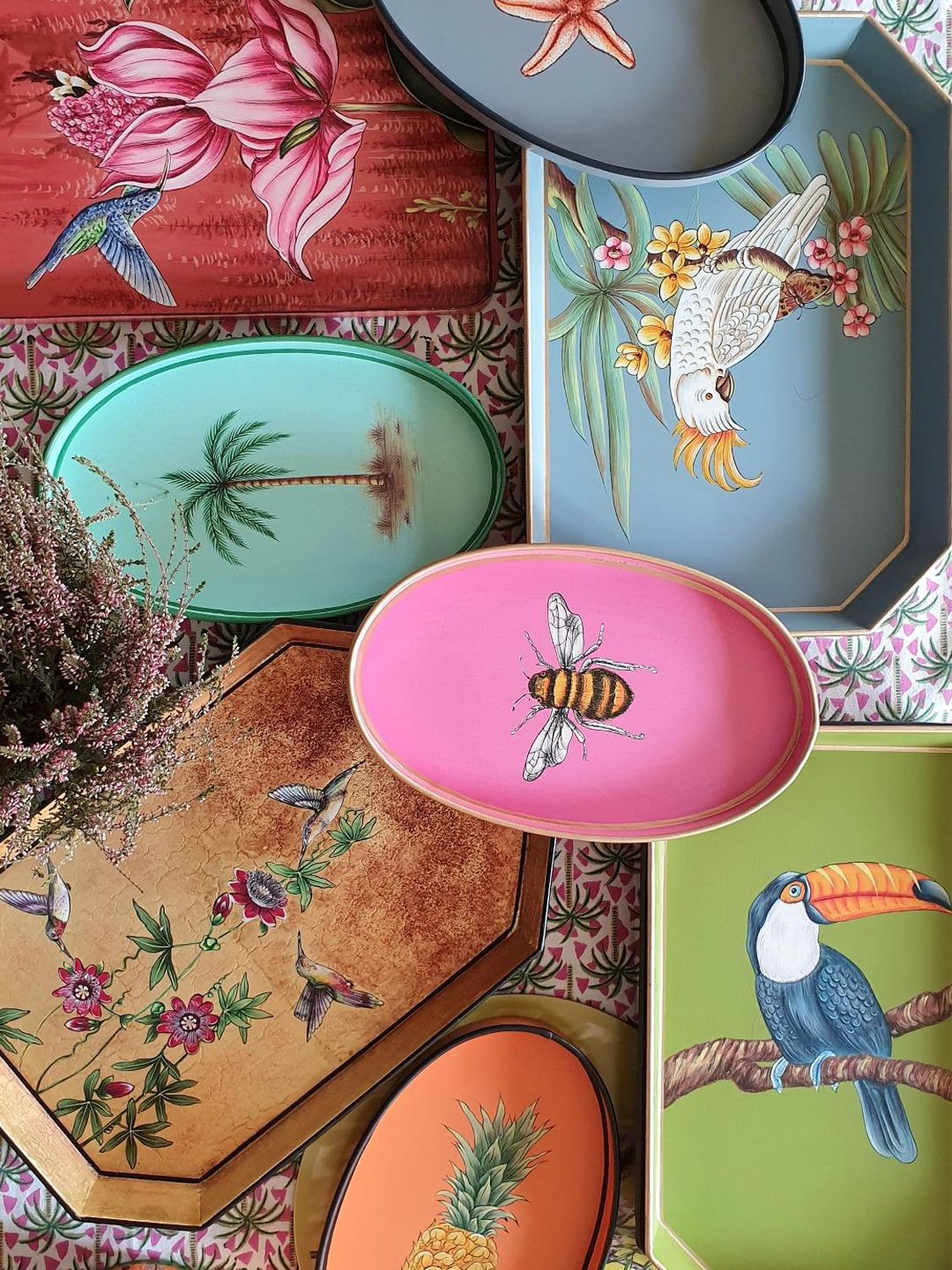 LES OTTOMANS FAUNA HAND-PAINTED IRON TRAY 
