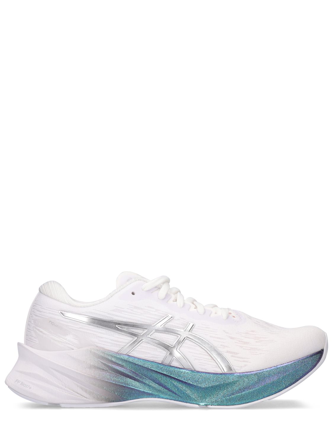 novablast sneakers
