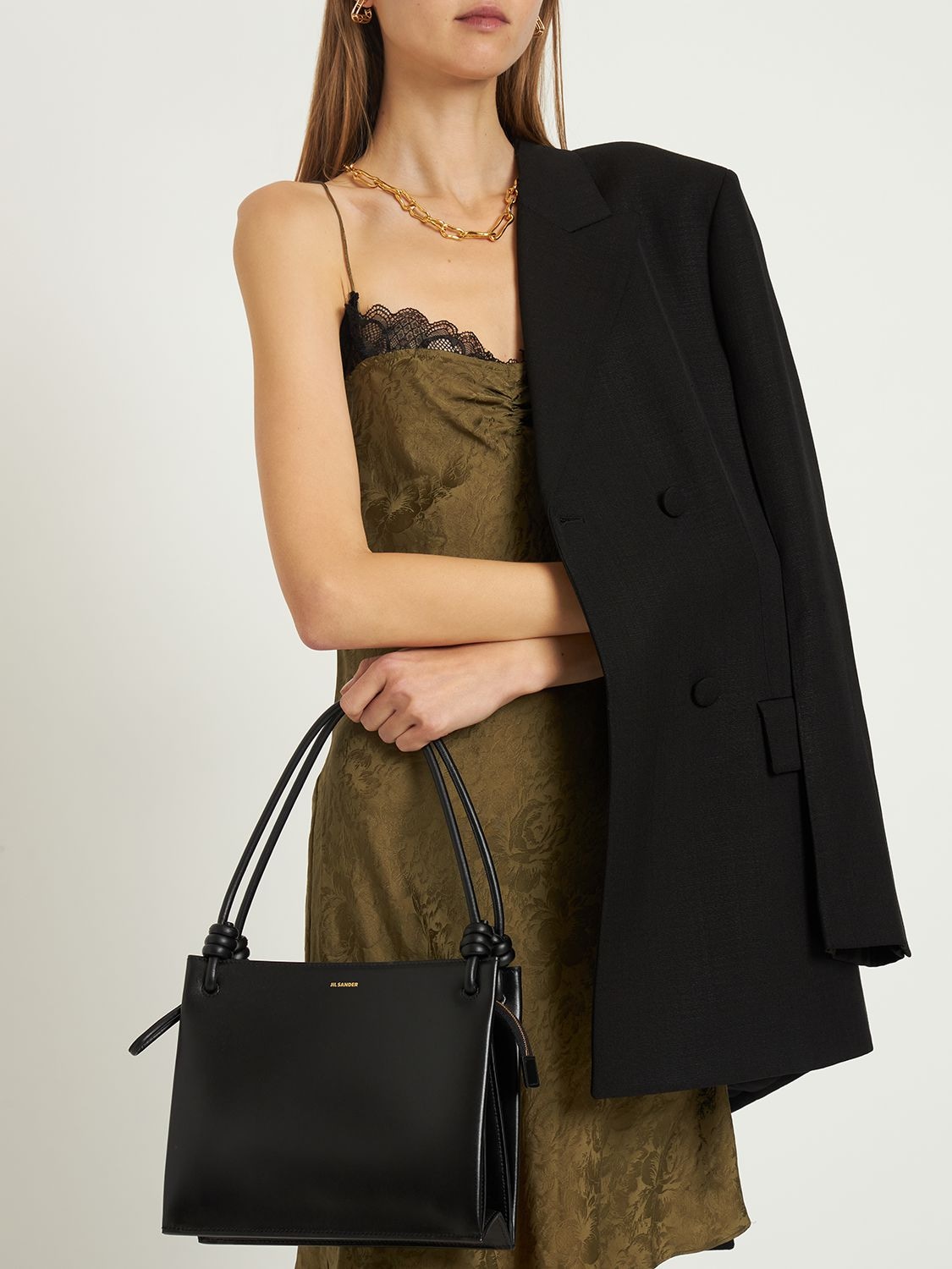 Shop Jil Sander Medium Giro Leather Shoulder Bag In 黑色