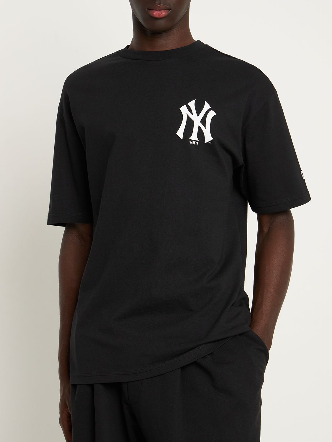 New Era Yankees Rose T-shirt In Black