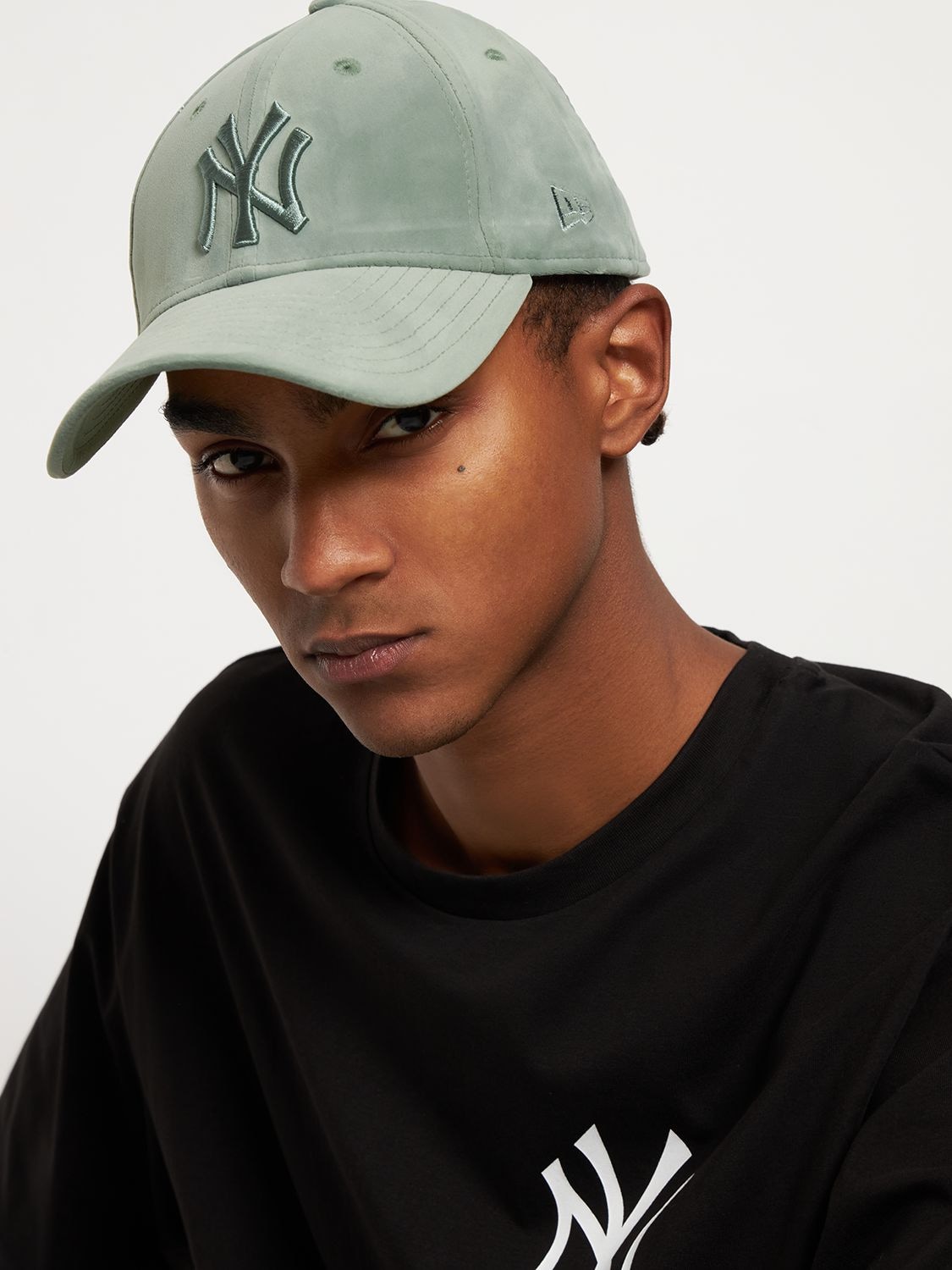 Shop New Era 9forty Ny Yankees Velour Hat In Green