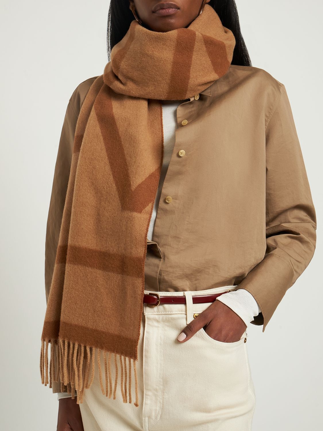 Monogram jacquard wool scarf – Totême