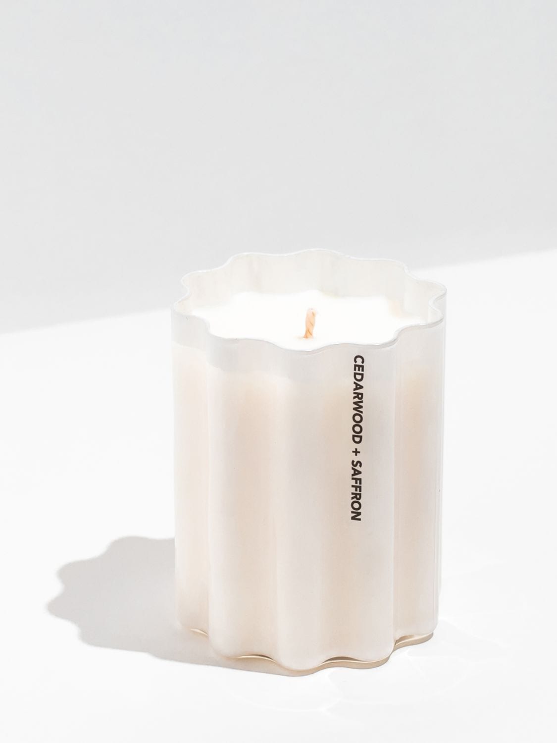 Fazeek Cedarwood & Saffron Wave Candle In White