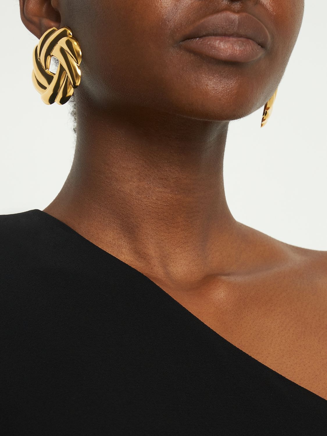 Shop D'estree Sonia New Flower Earrings In Gold