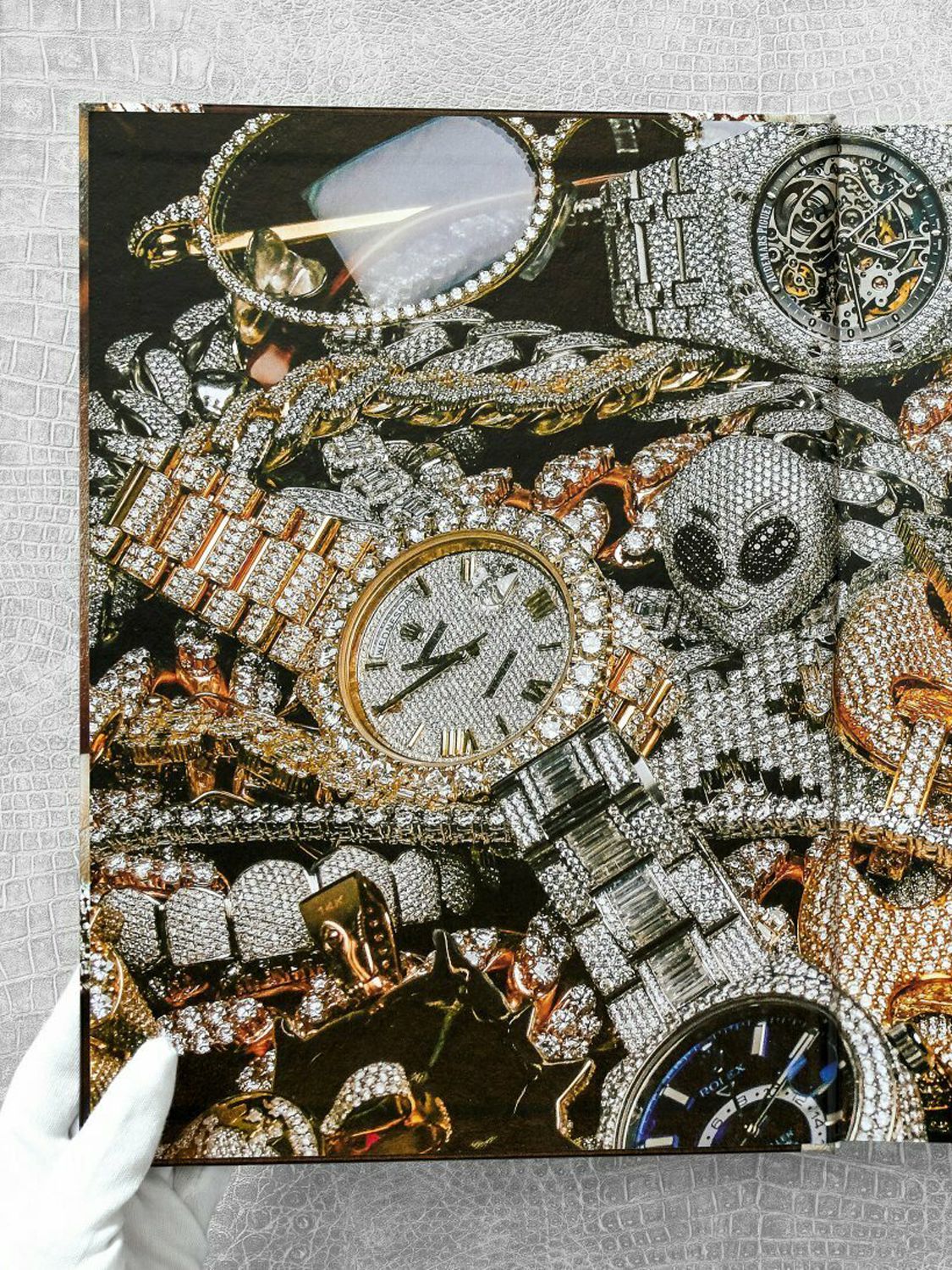 Shop Taschen Ice Cold. A Hip-hop Jewelry History In Multicolor