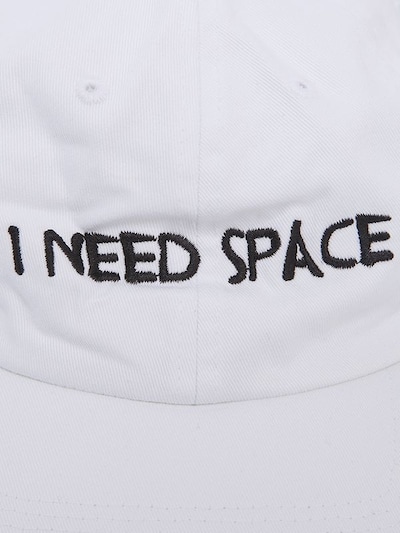 I NEED SPACE 刺绣棒球帽展示图